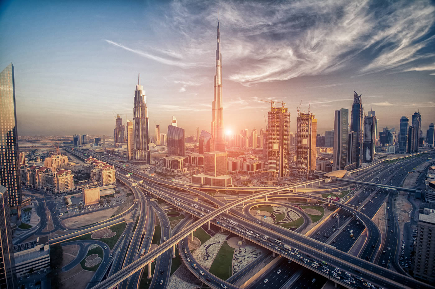 Why Dubai attracts international businesses and investors.